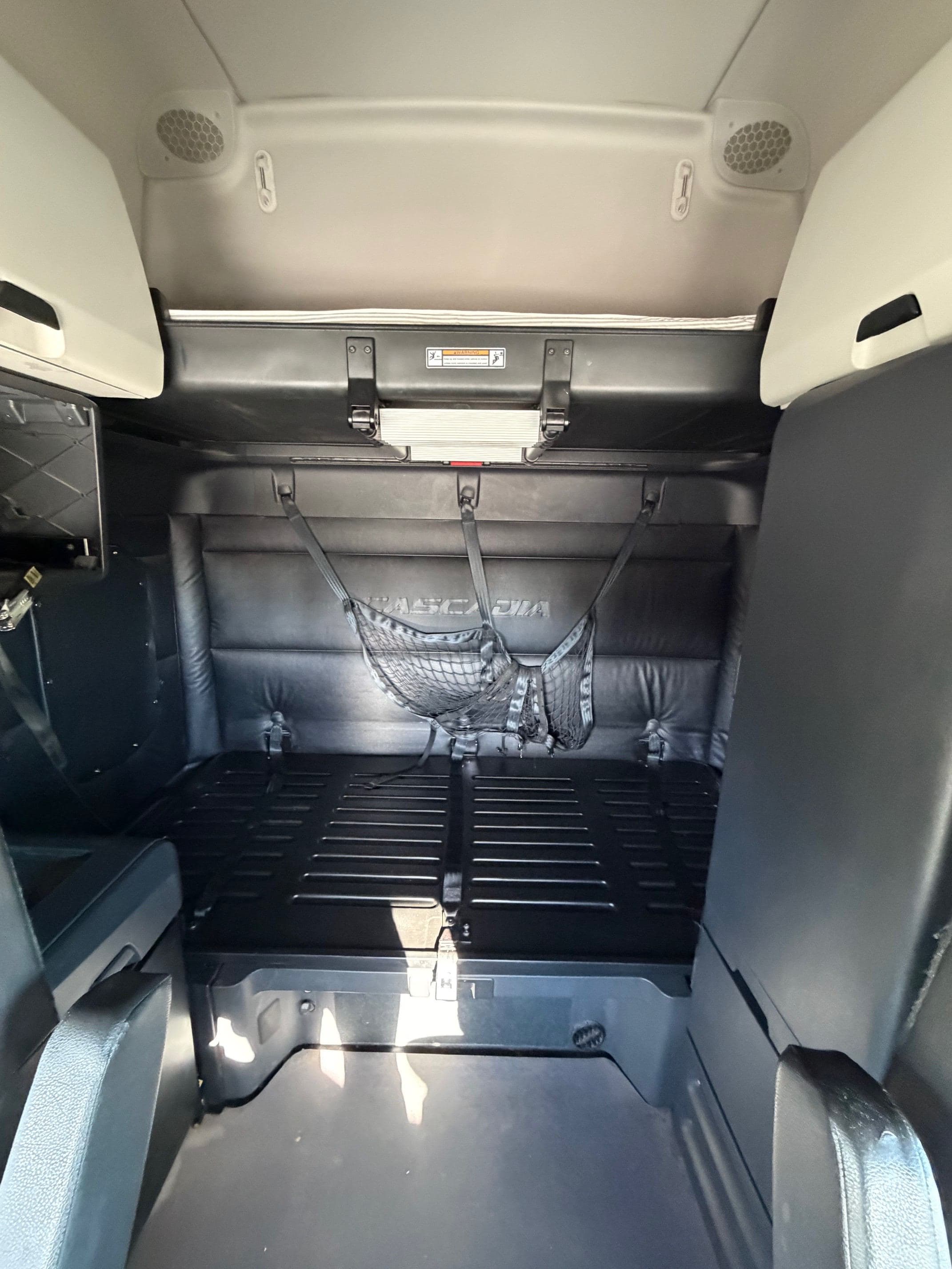 2023 Freightliner Cascadia image 9