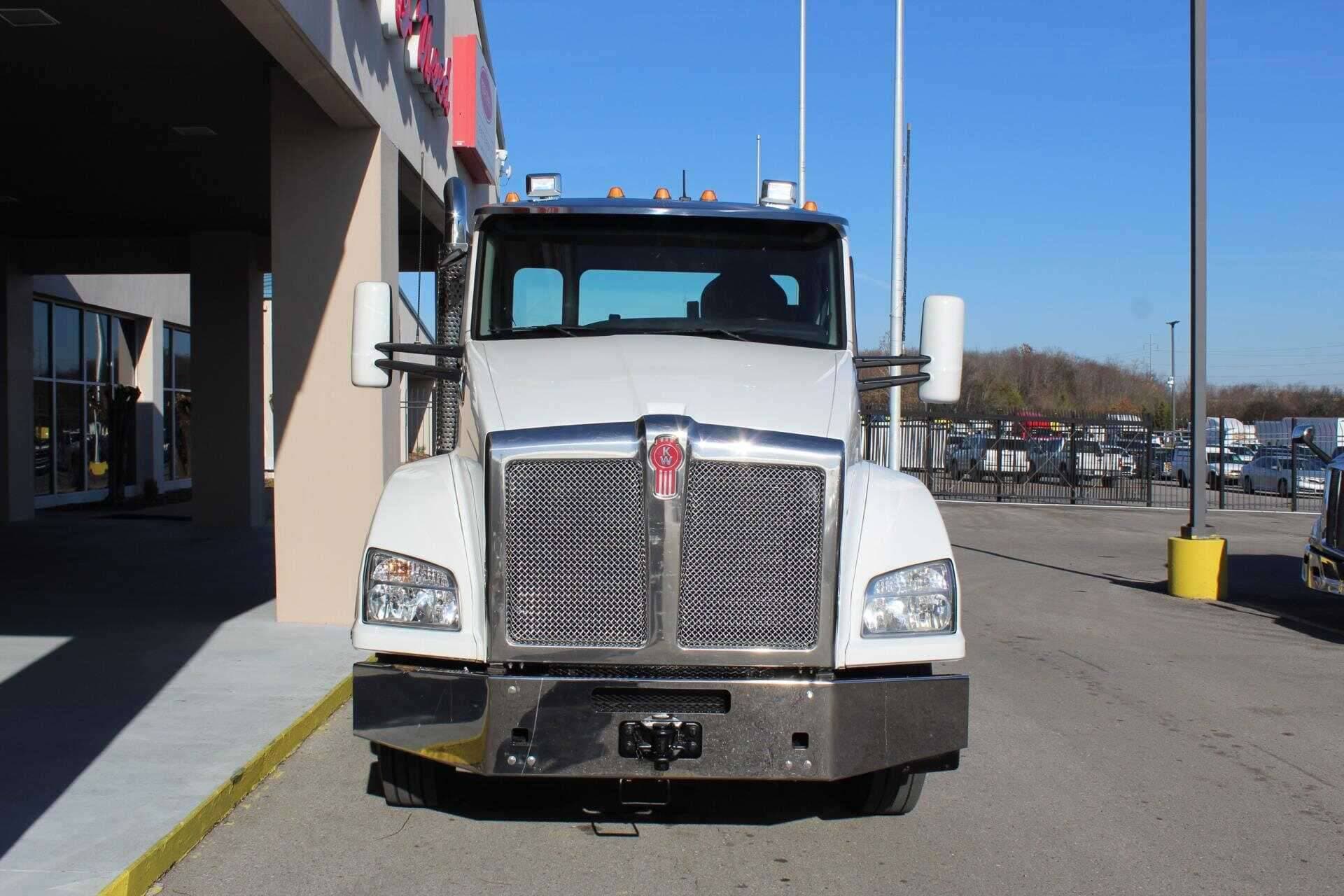 2023 Kenworth T880 image 18