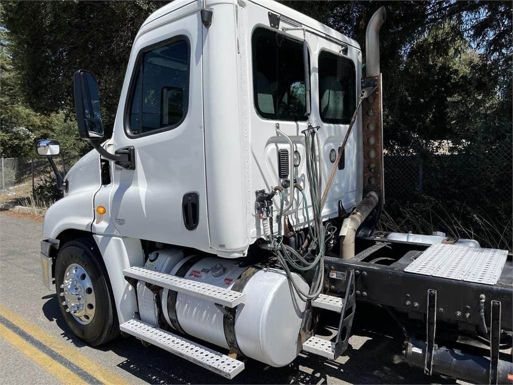 2013 Freightliner Cascadia image 5