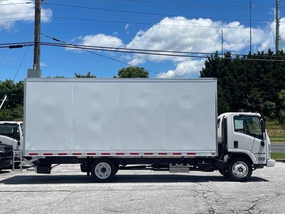 2025 Isuzu NRR image 23