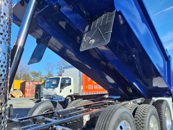 2025 Kenworth T880 image 12