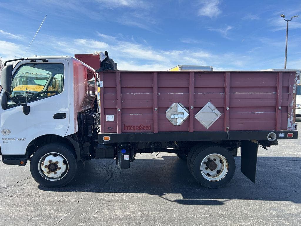 2018 Hino 195 image 2