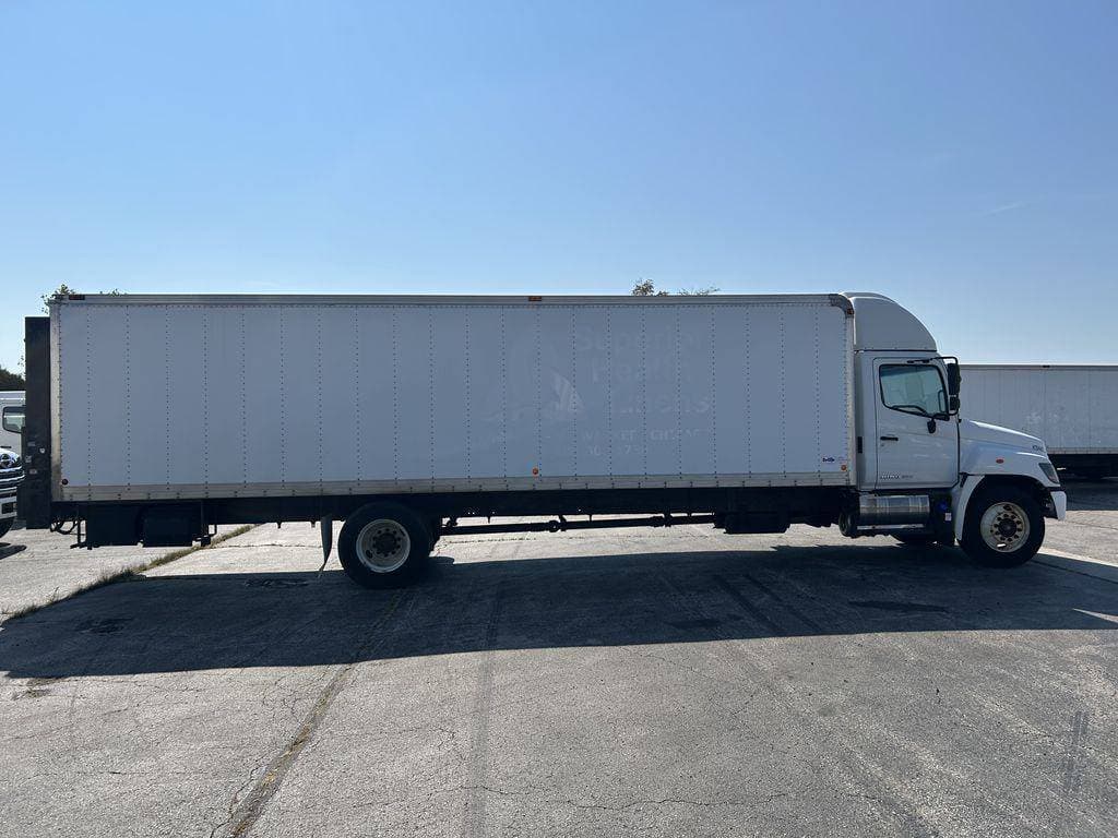 2018 Hino 338 image 6