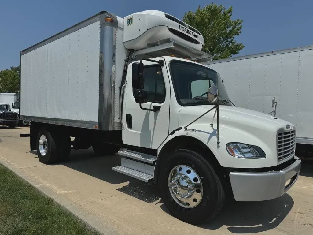 2020 Freightliner M2 image 1