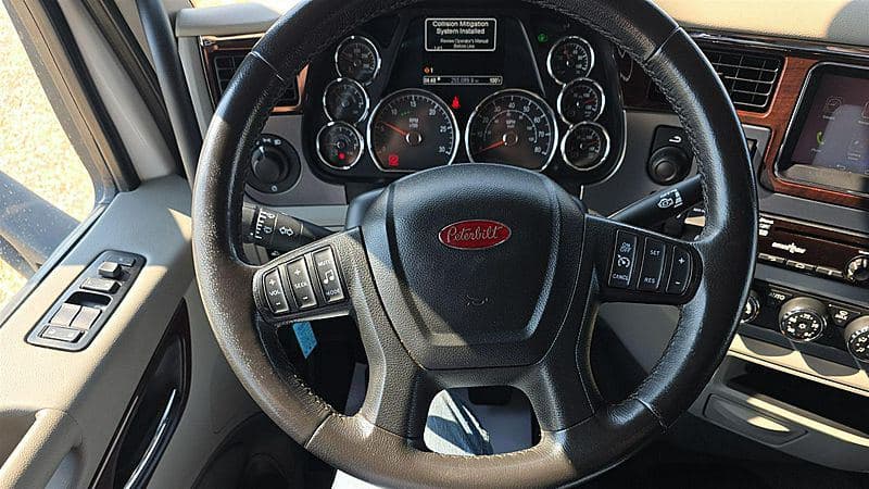 2020 Peterbilt 579 image 5