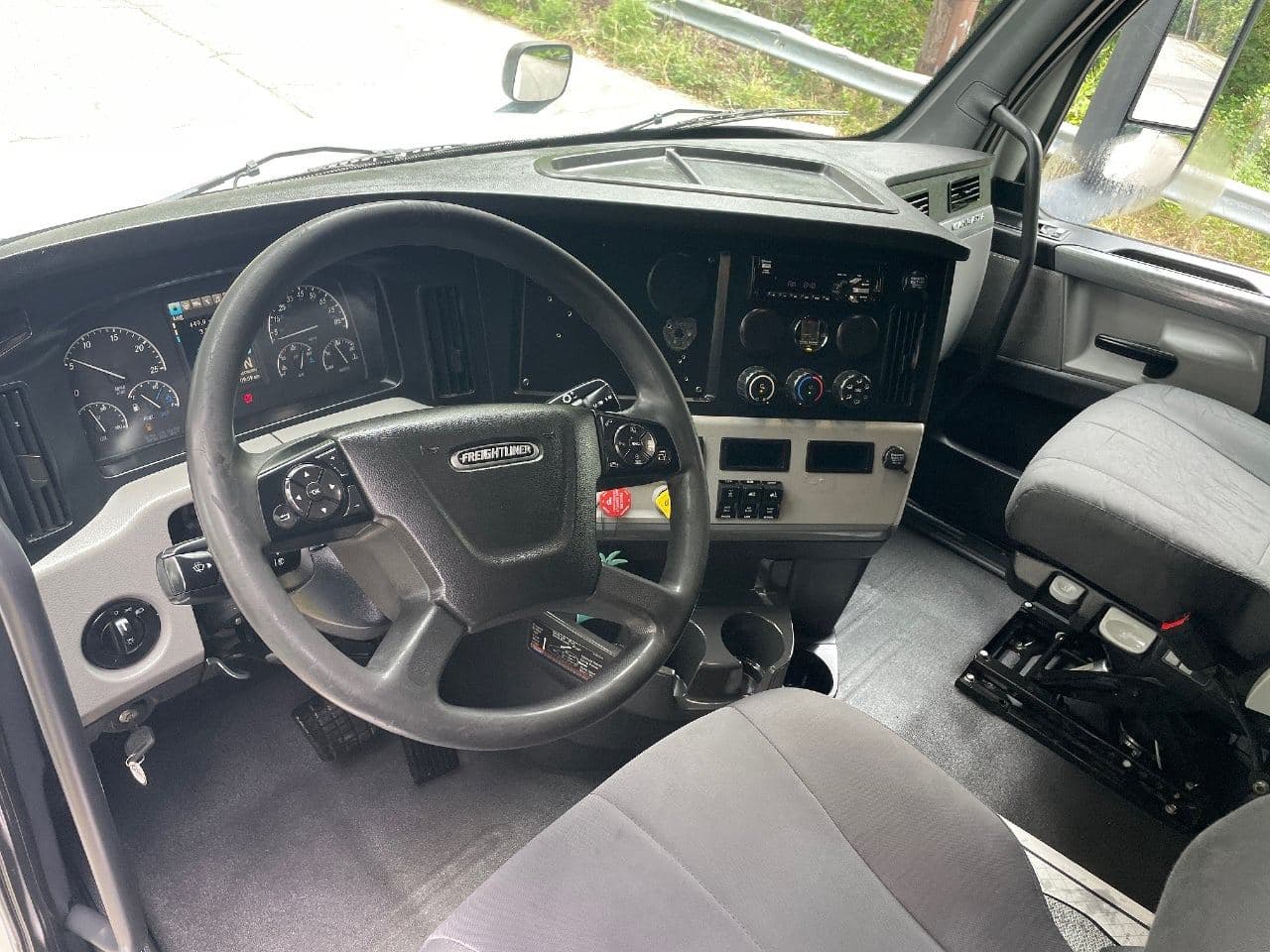 2019 Freightliner Cascadia 126 image 19