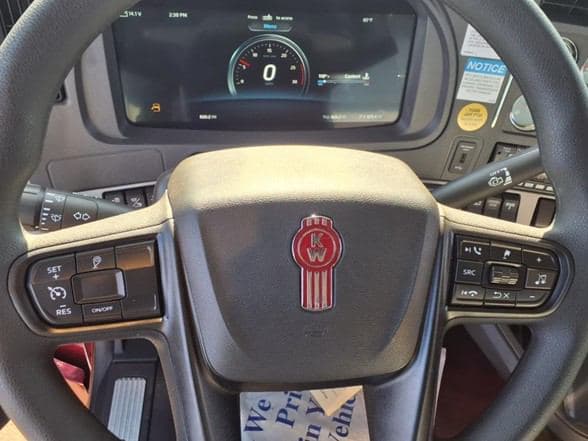 2025 Kenworth T880 image 25