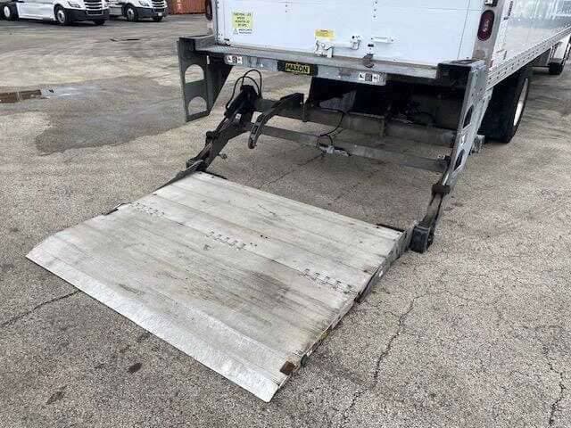 2020 Freightliner M2 image 1