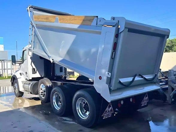 2025 Kenworth T880 image 5