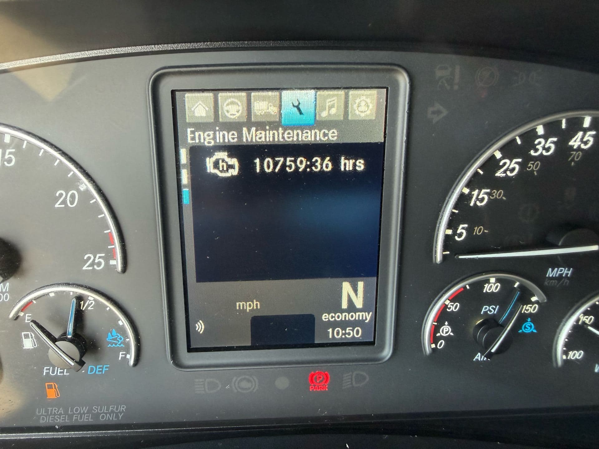 2023 Freightliner - 444k - Just 10,750 Hours! image 6