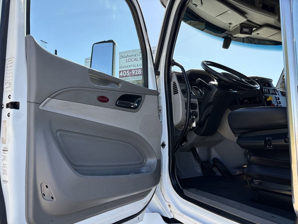 Used 2018 PETERBILT 579 image 20