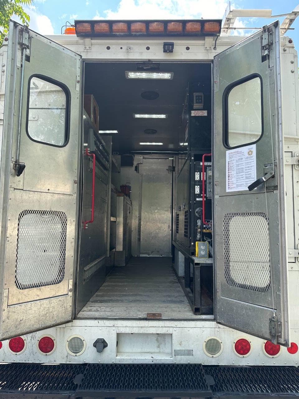 2016 Freightliner MT45 image 8