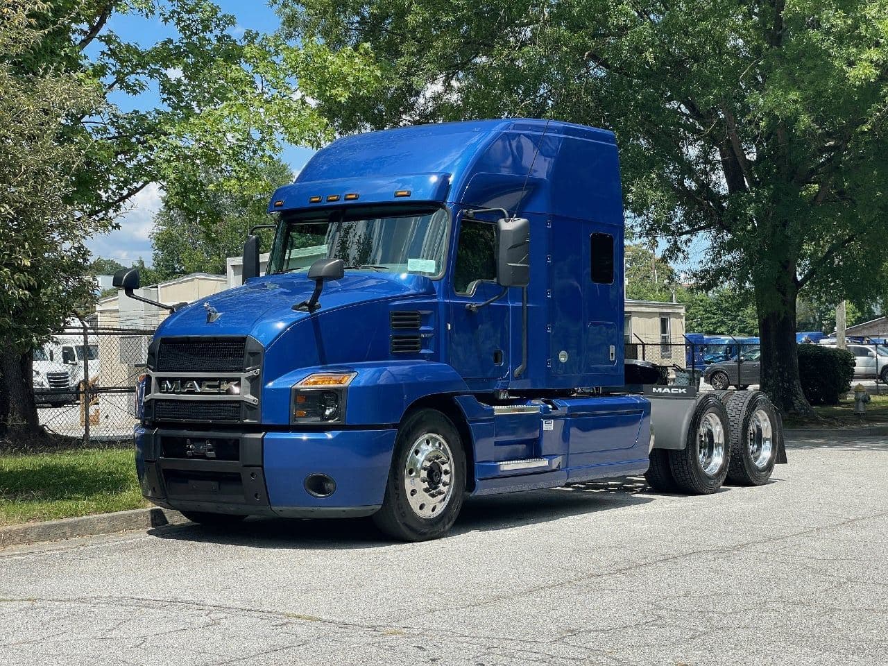 2019 Mack Anthem image 7