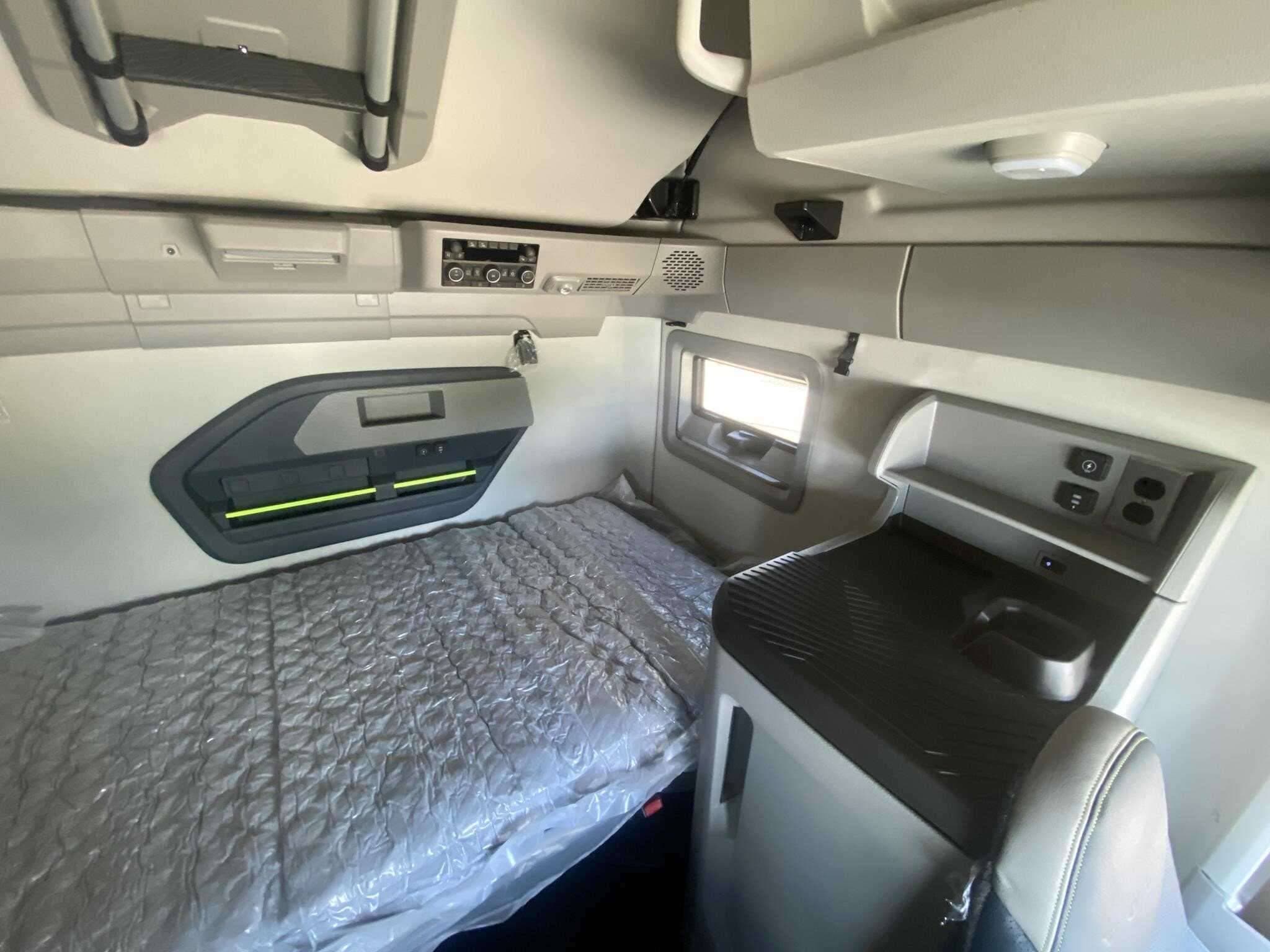 New 2026 VOLVO VNL64T860 Conventional - Sleeper Truck in Oklahoma City, OK image 11