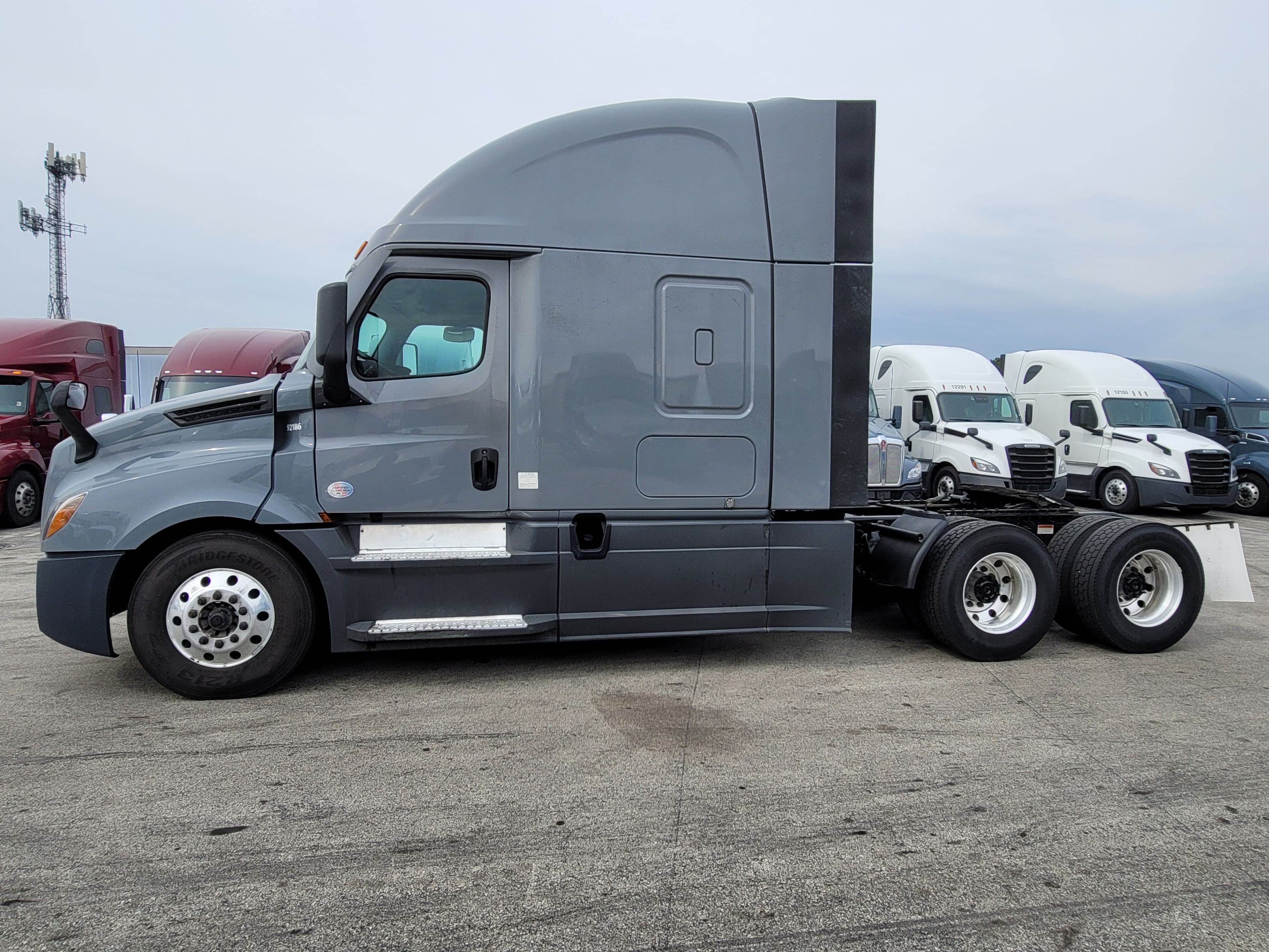 2022 Freightliner Cascadia 126 image 2