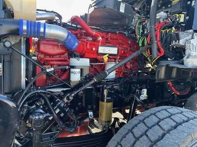 2023 Kenworth T880 image 11