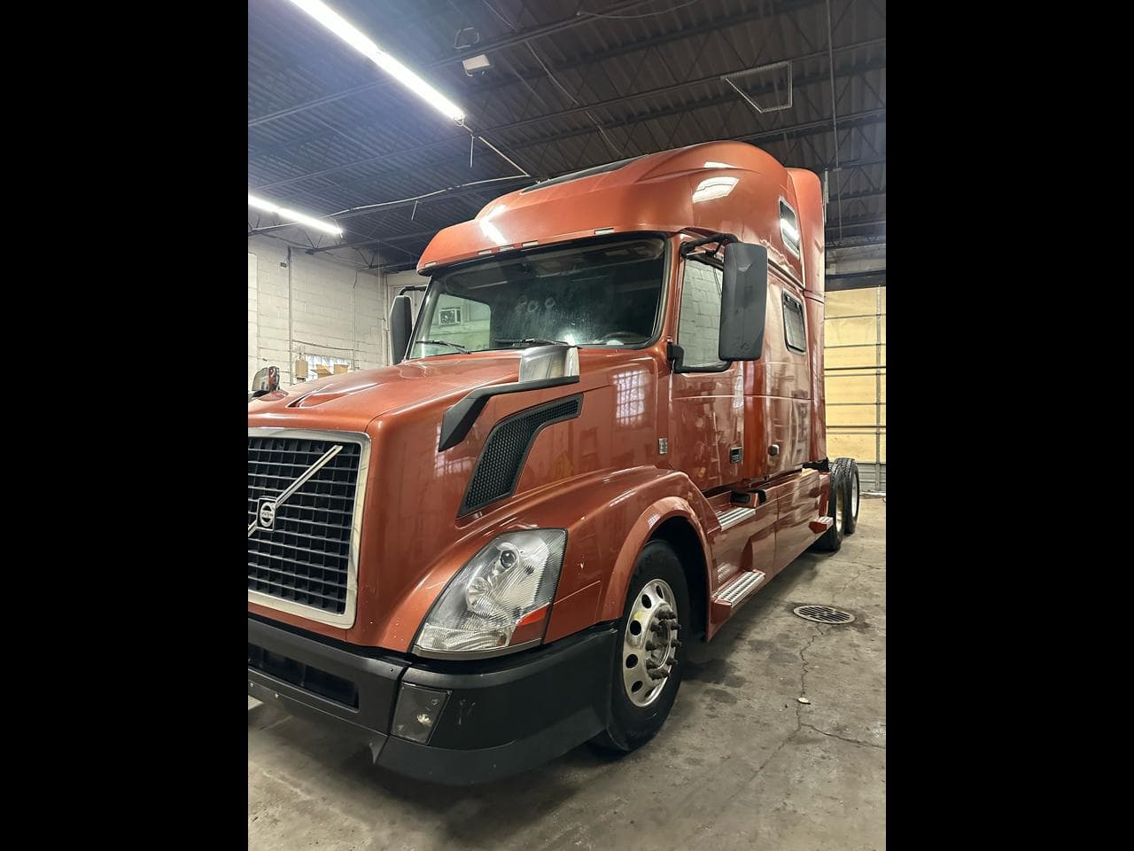 2017 Volvo VNL image 1