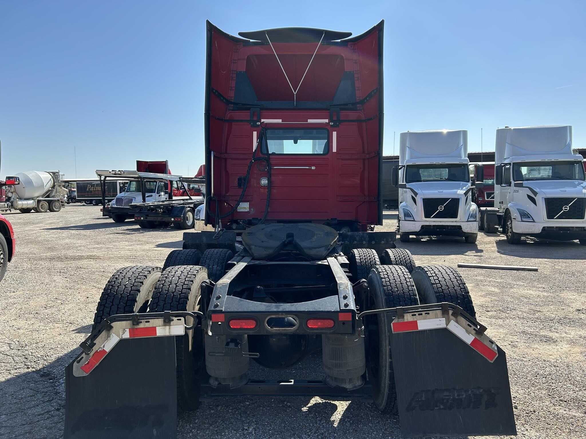 2020 Volvo VNR640 image 20