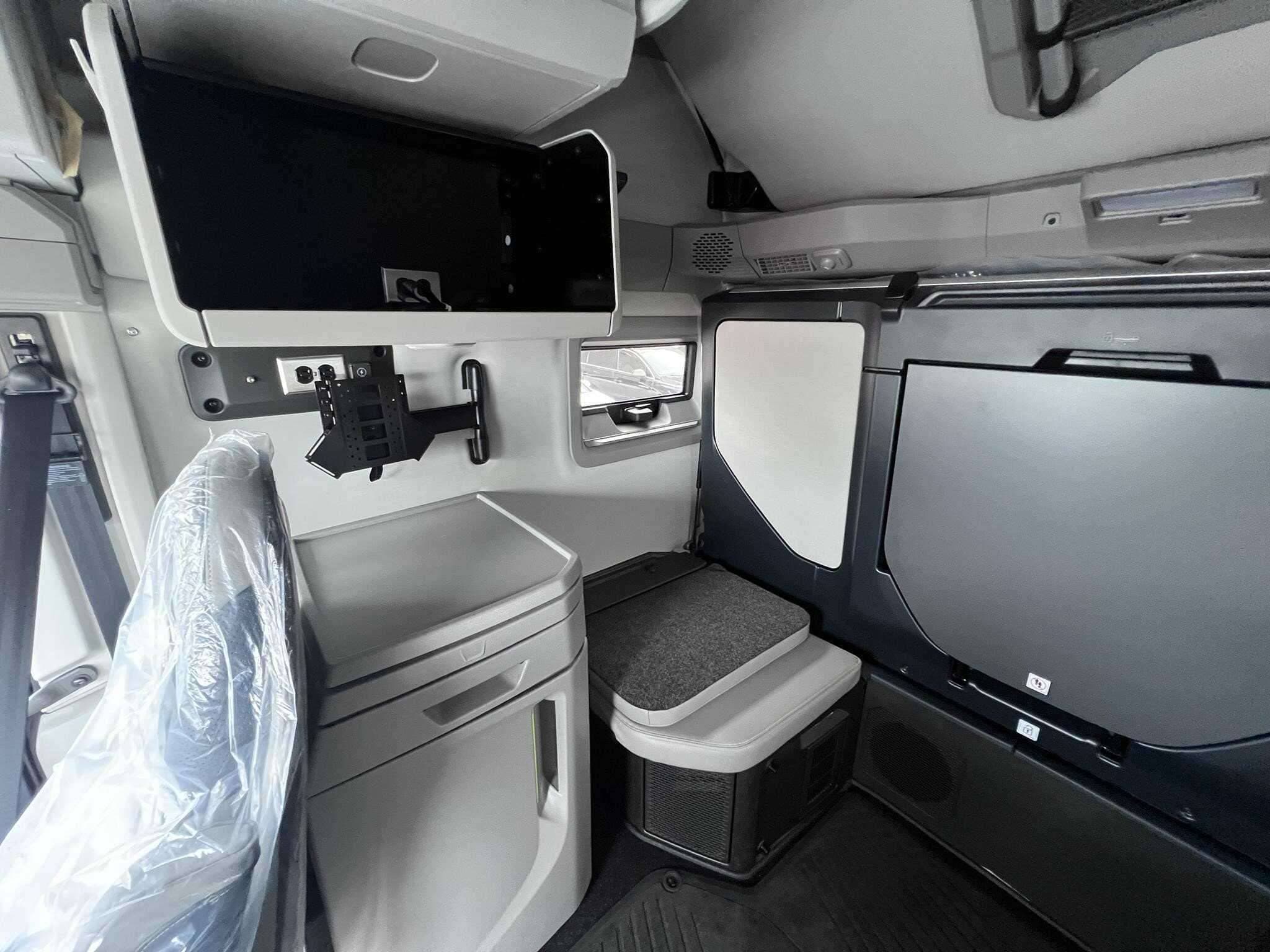 New 2026 VOLVO VNL64T860 Conventional - Sleeper Truck in Tulsa, OK image 8