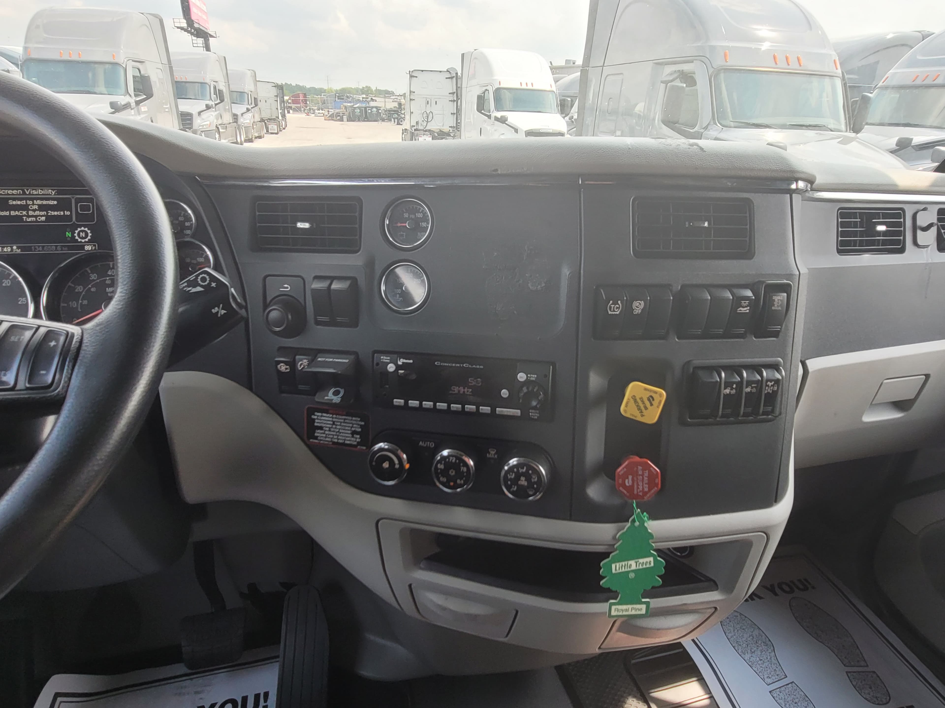 2021 Peterbilt 579 image 11