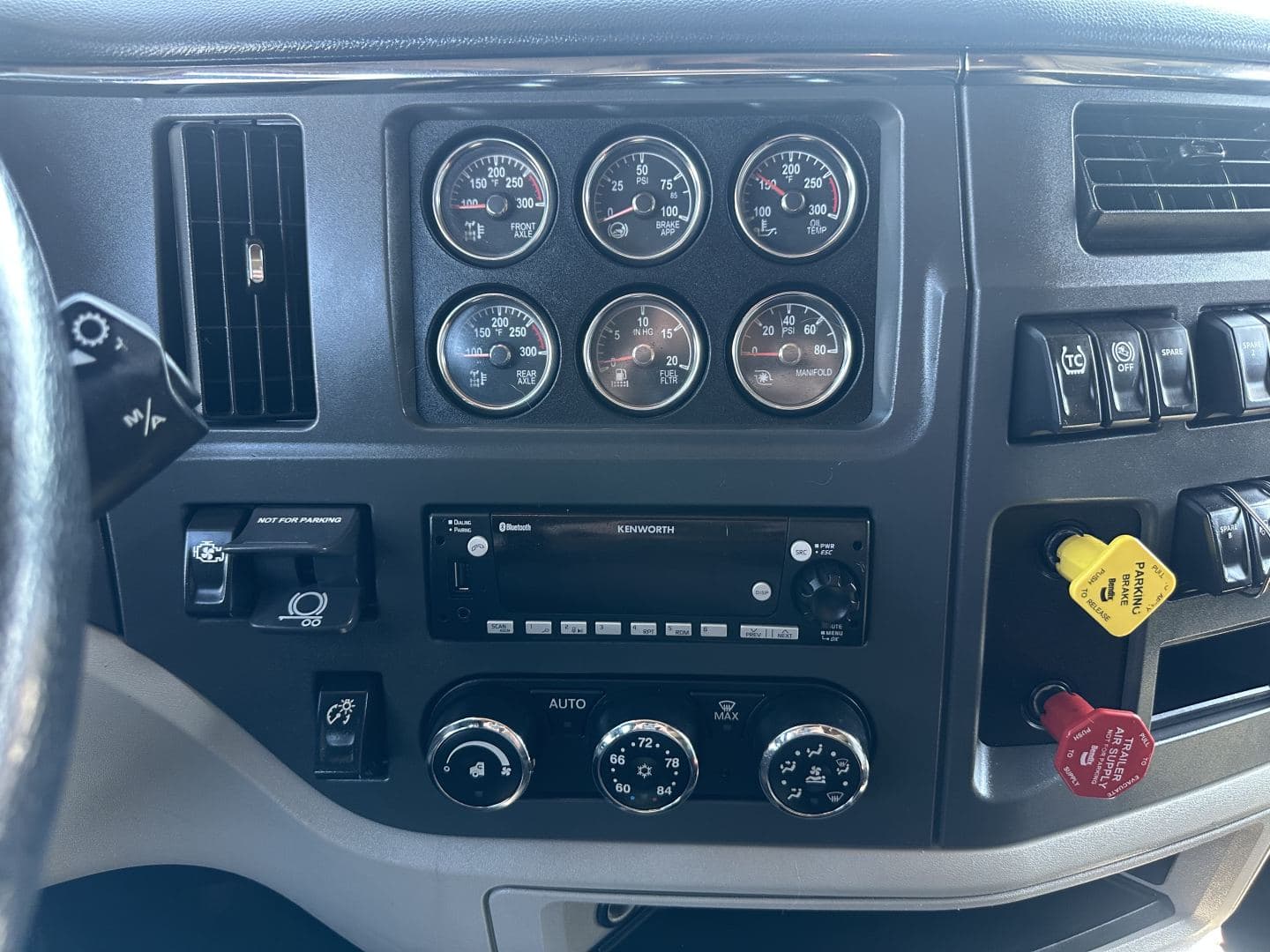 2023 Peterbilt 579 image 5