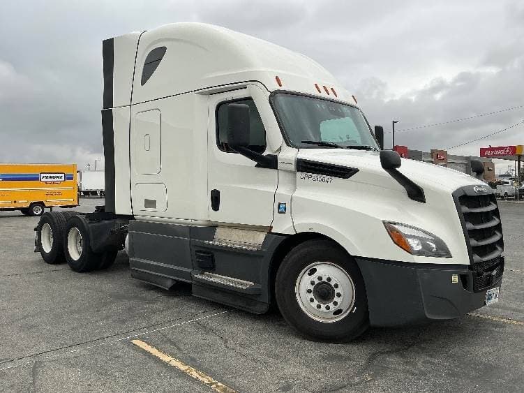 2023 Freightliner Cascadia 126 image 1