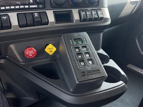 2025 Kenworth T880 image 21