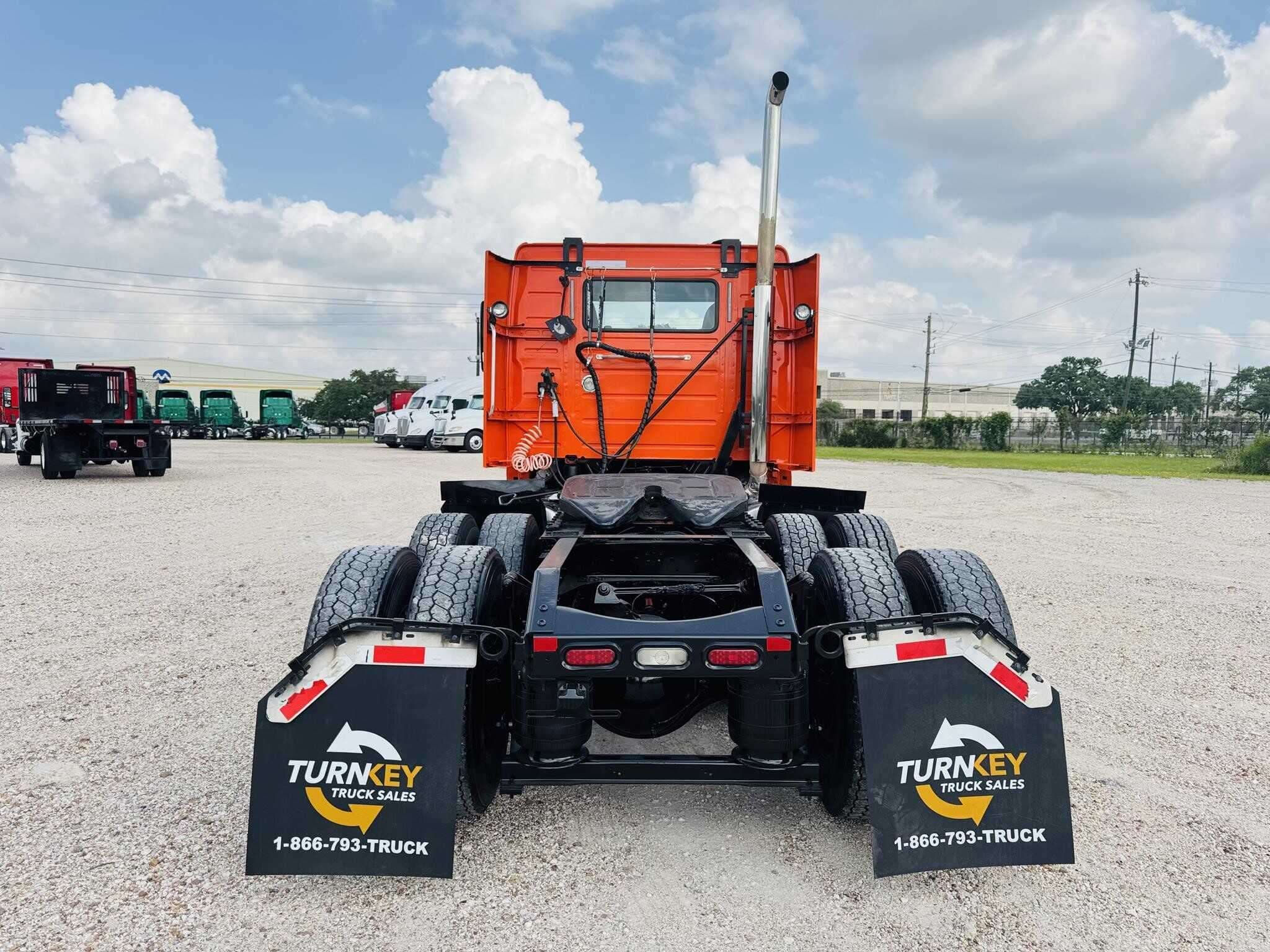 2017 Volvo VNL image 6