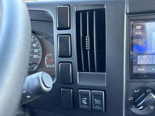 2025 Isuzu NRR image 15