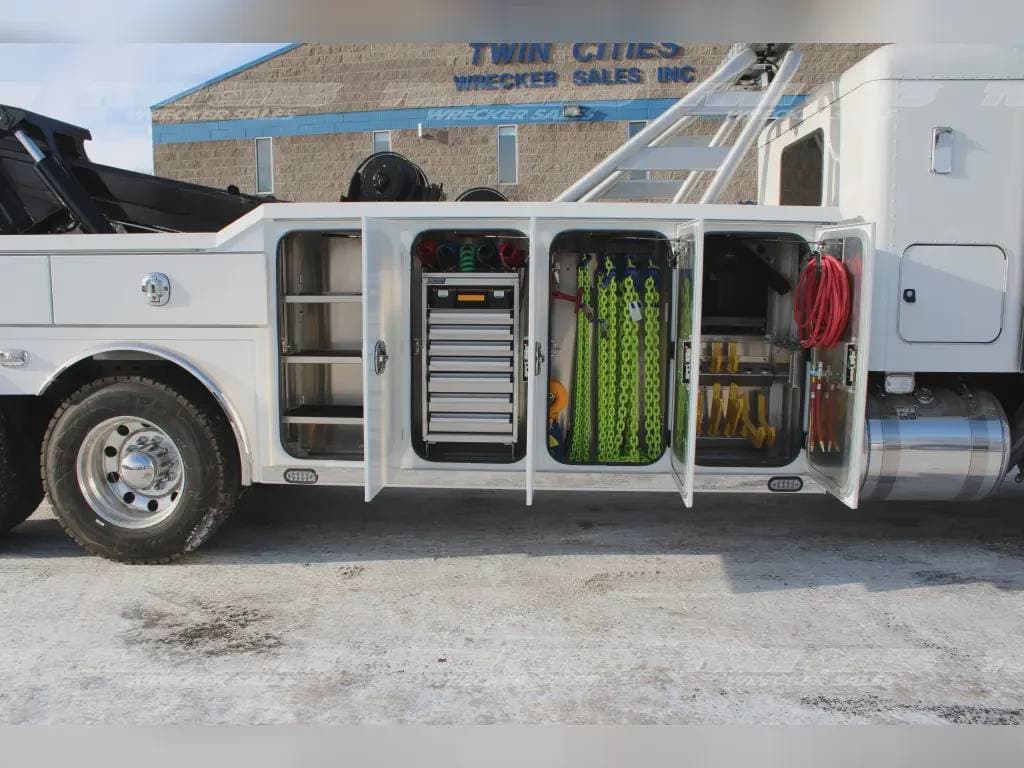 2025 Peterbilt 589 image 10