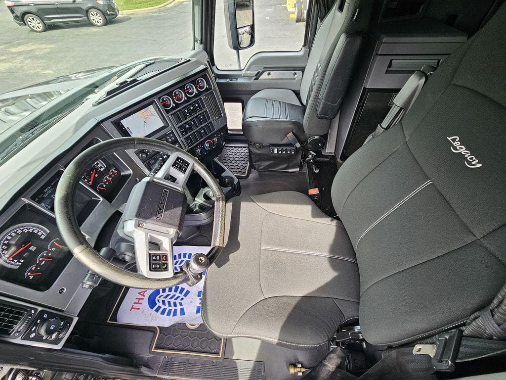 2020 Mack Pinnacle image 12