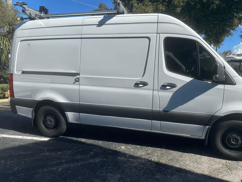2021 Mercedes-Benz Sprinter 2500 Cargo Van (High Roof, 4WD) image 2
