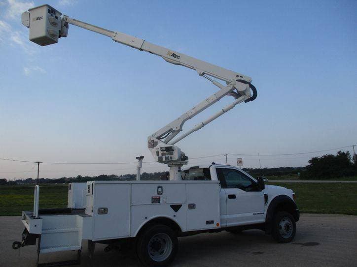 2017 Ford F550 BUCKET TRUCK 4X4 image 45