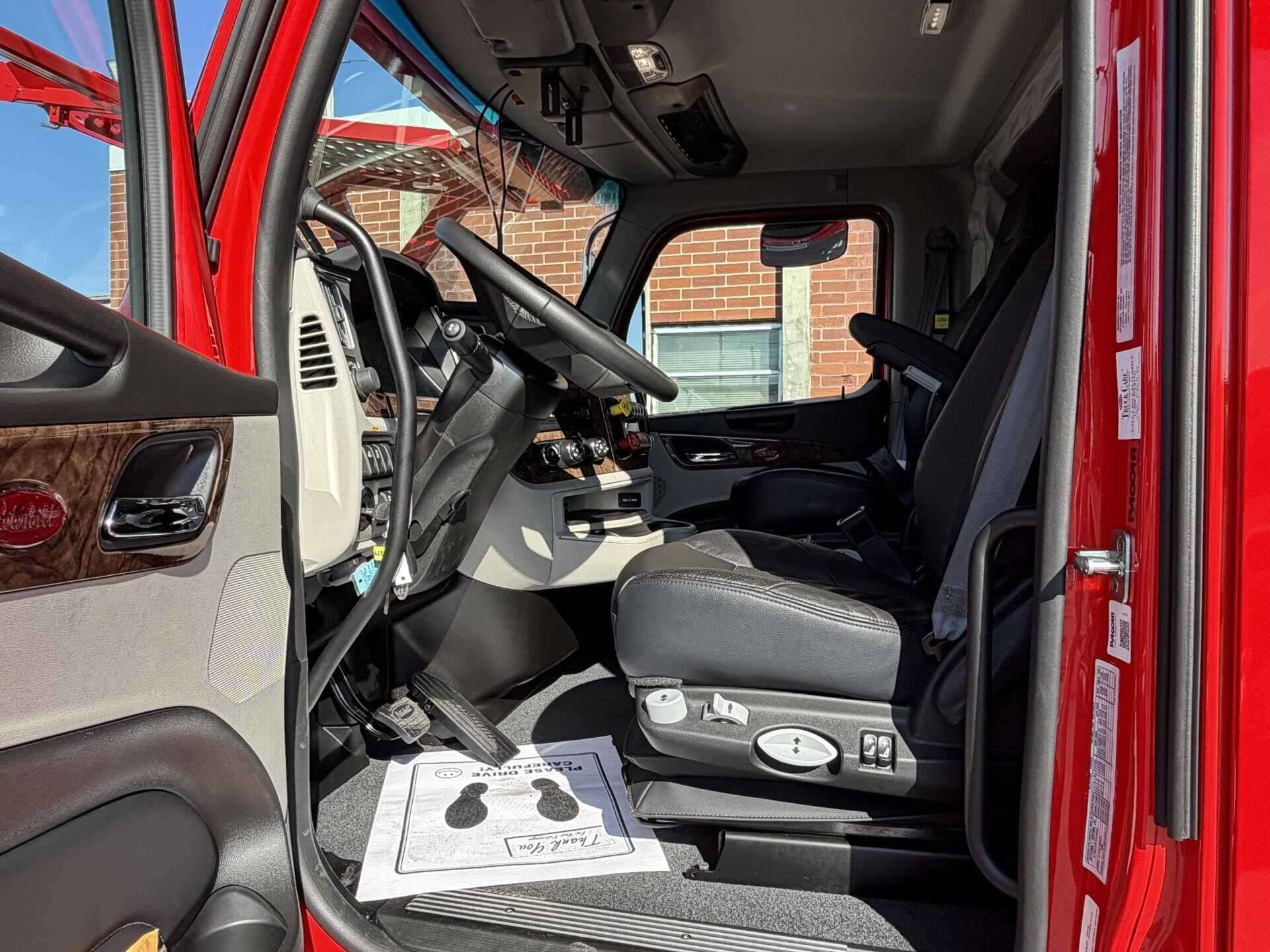 2025 Peterbilt 589 image 14