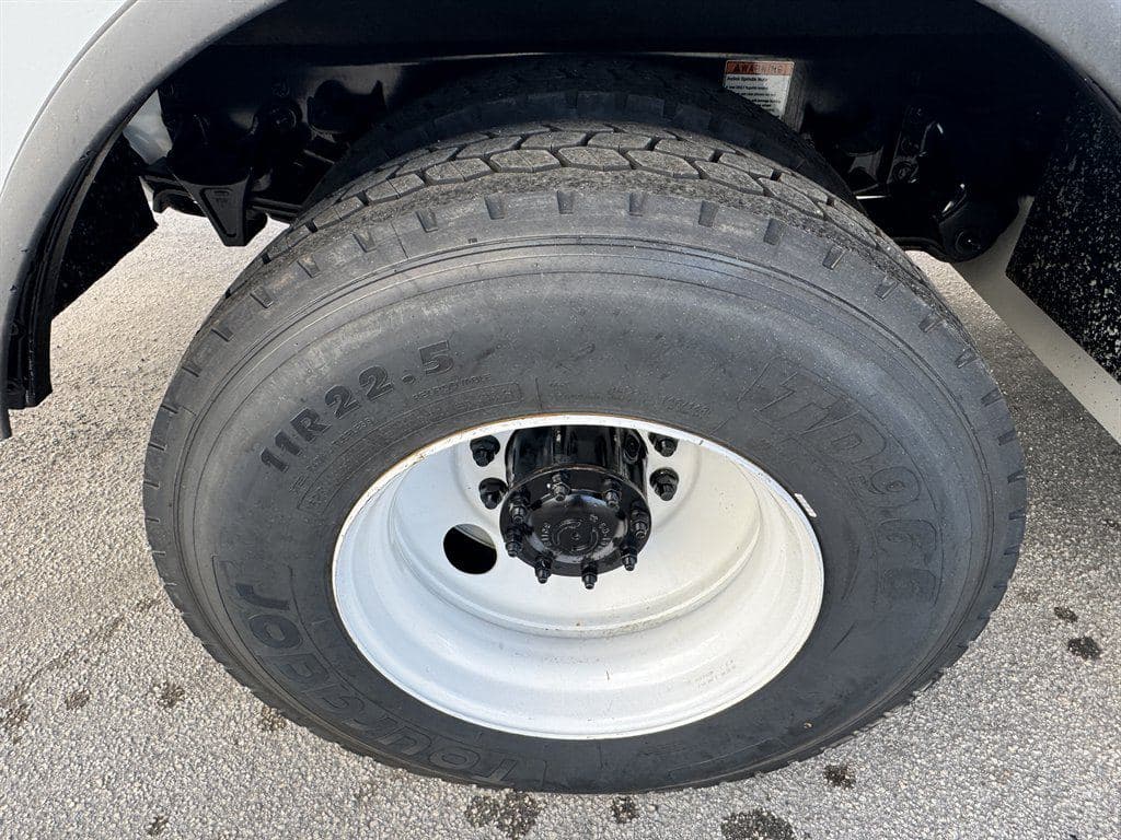 2014 Freightliner M2 106 image 35