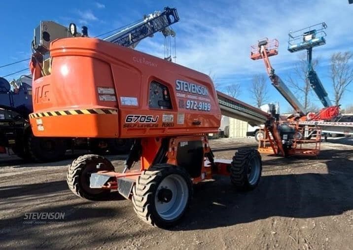 2021 JLG 670SJ image 8