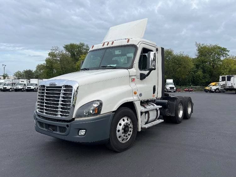 2018 Freightliner Cascadia image 1