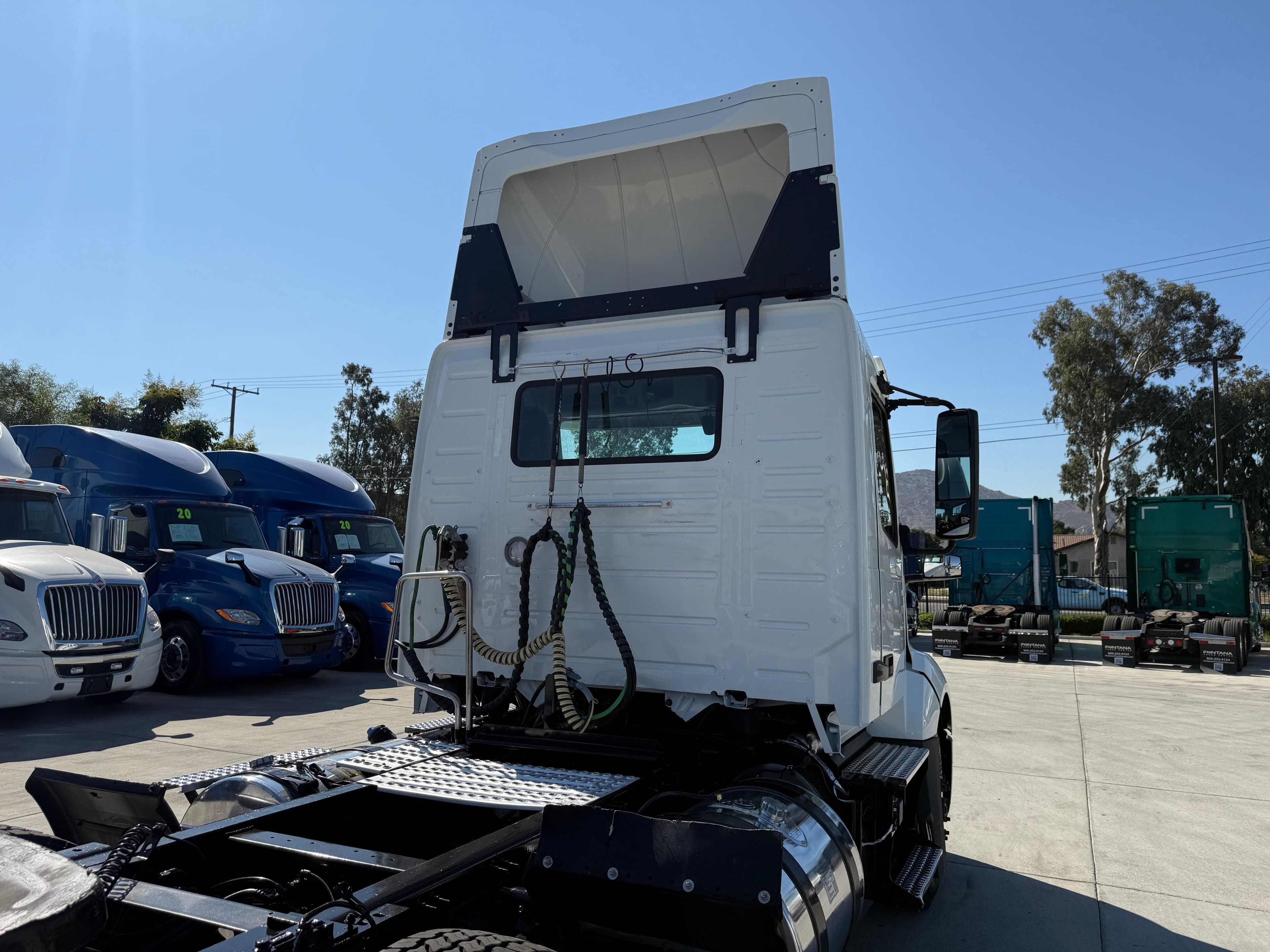 2019 Volvo VNL64T300 image 14