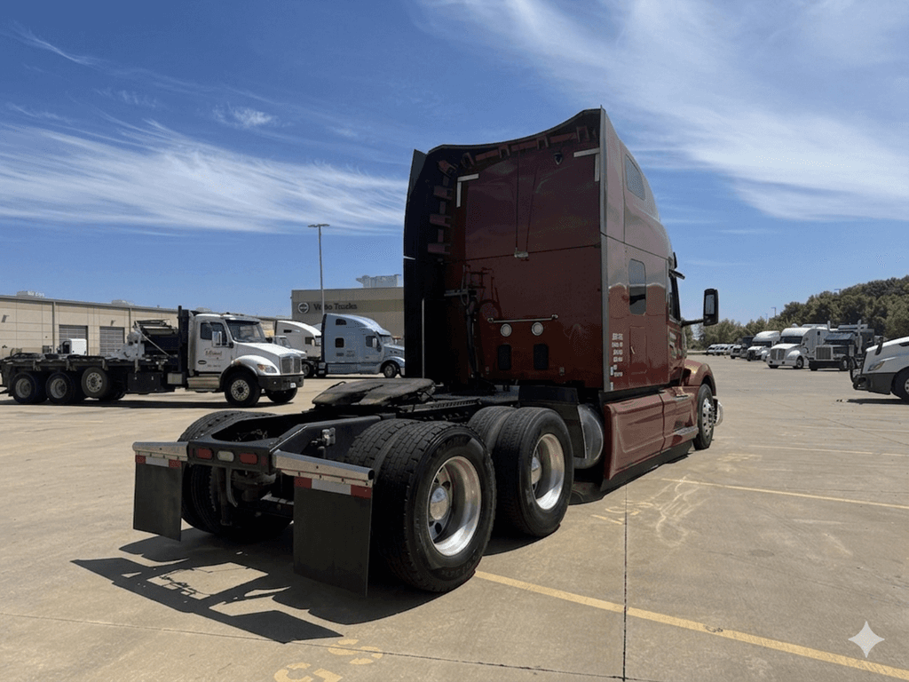 Used 2022 PETERBILT 579 image 3