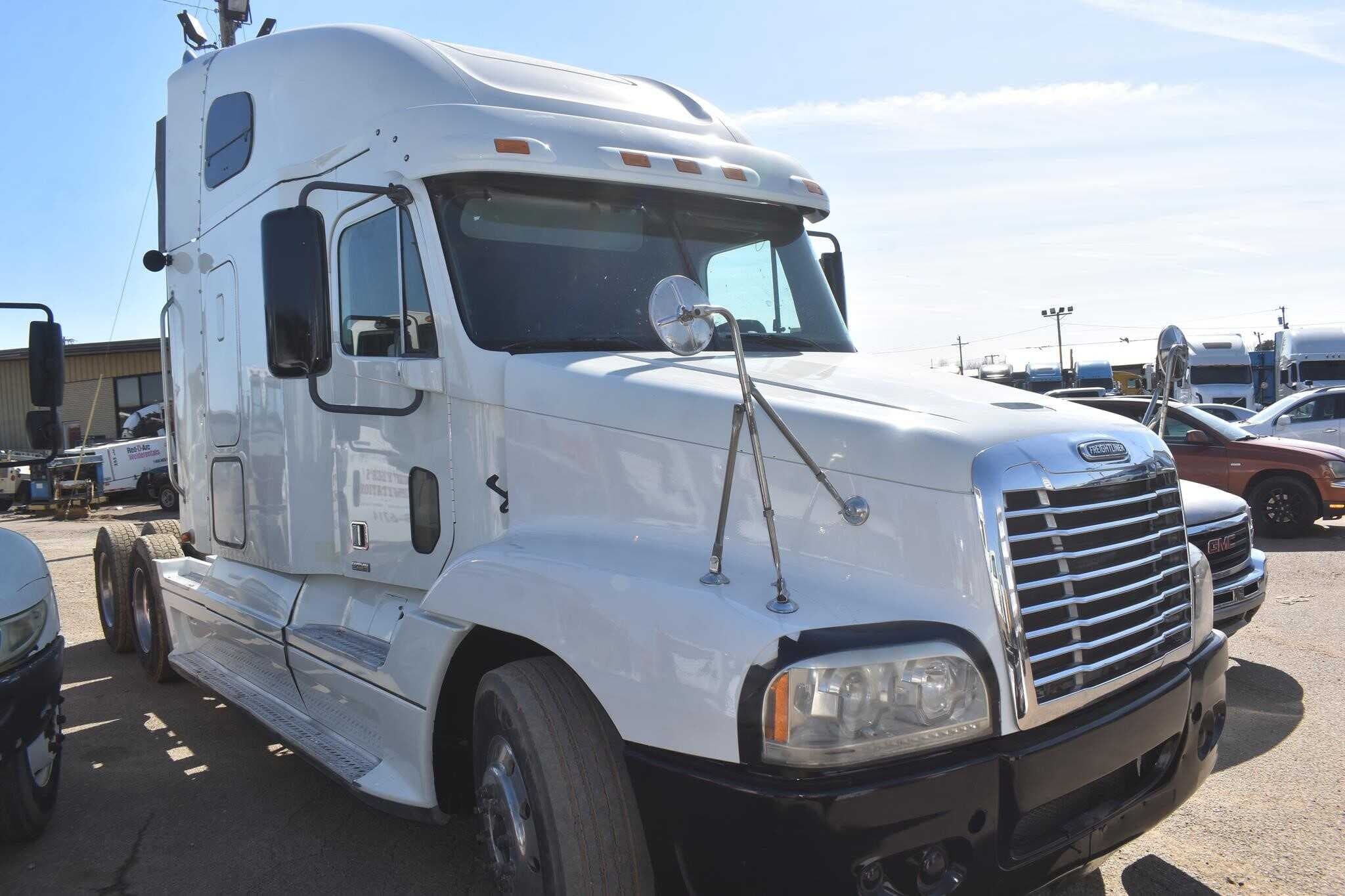 2010 Freightliner CST120 image 4