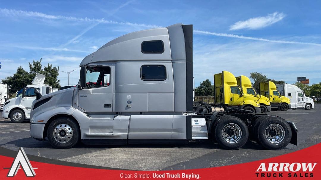 2022 Volvo VNL860 image 8