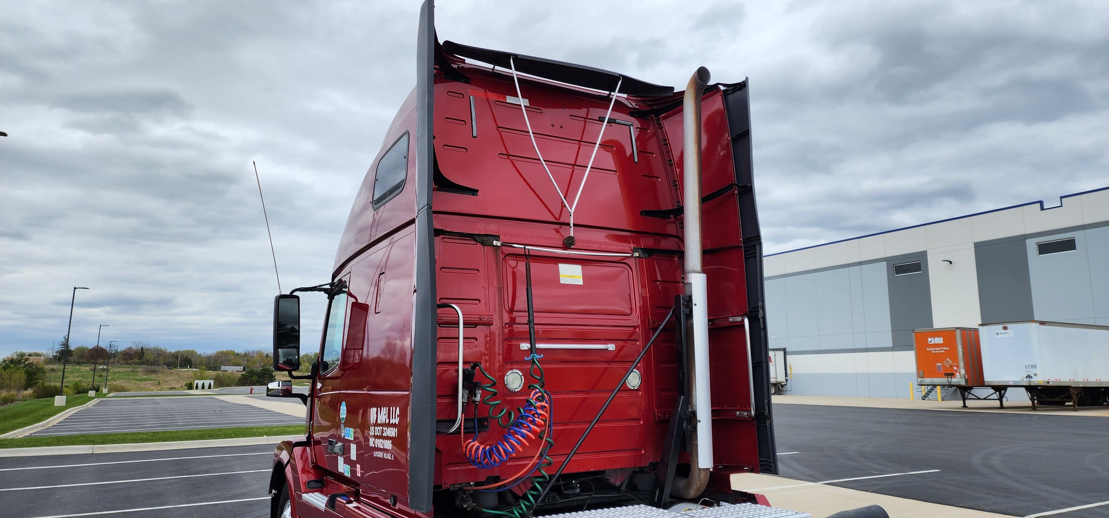 2016 Volvo VNL670 image 2