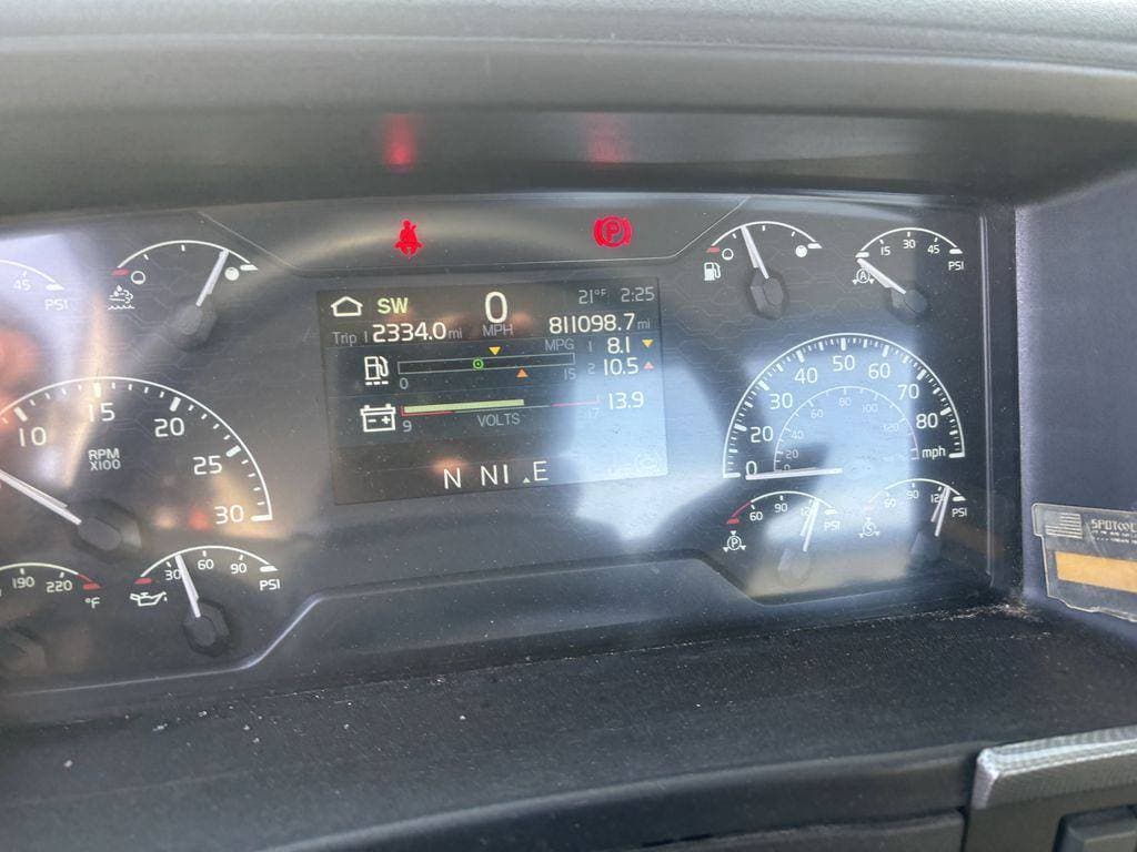 2019 Volvo VNR image 9