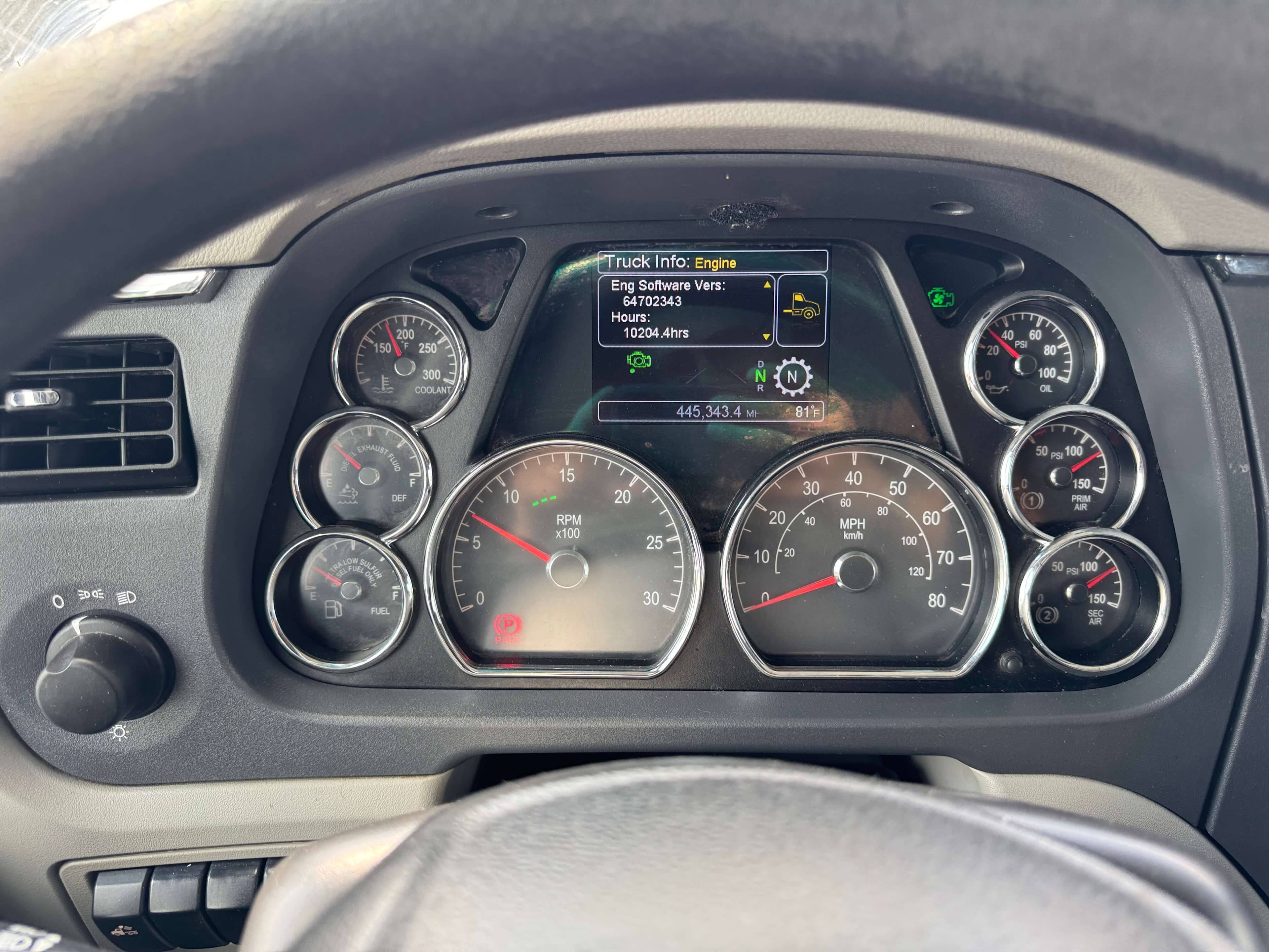 2022 Peterbilt 579 image 17