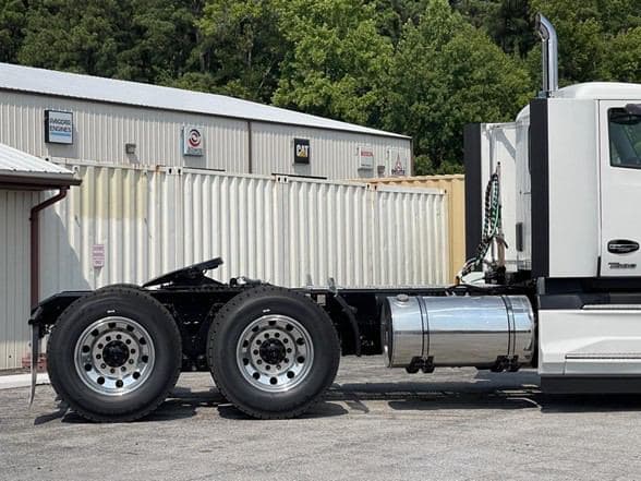 2025 Kenworth T680 image 7