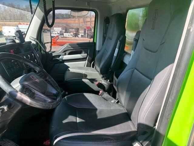 2023 Kenworth T880 image 12