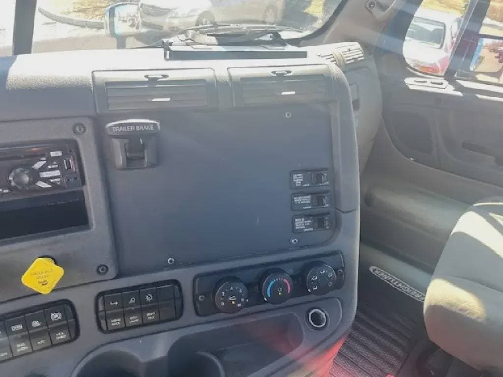 2019 Freightliner Cascadia 113 image 14
