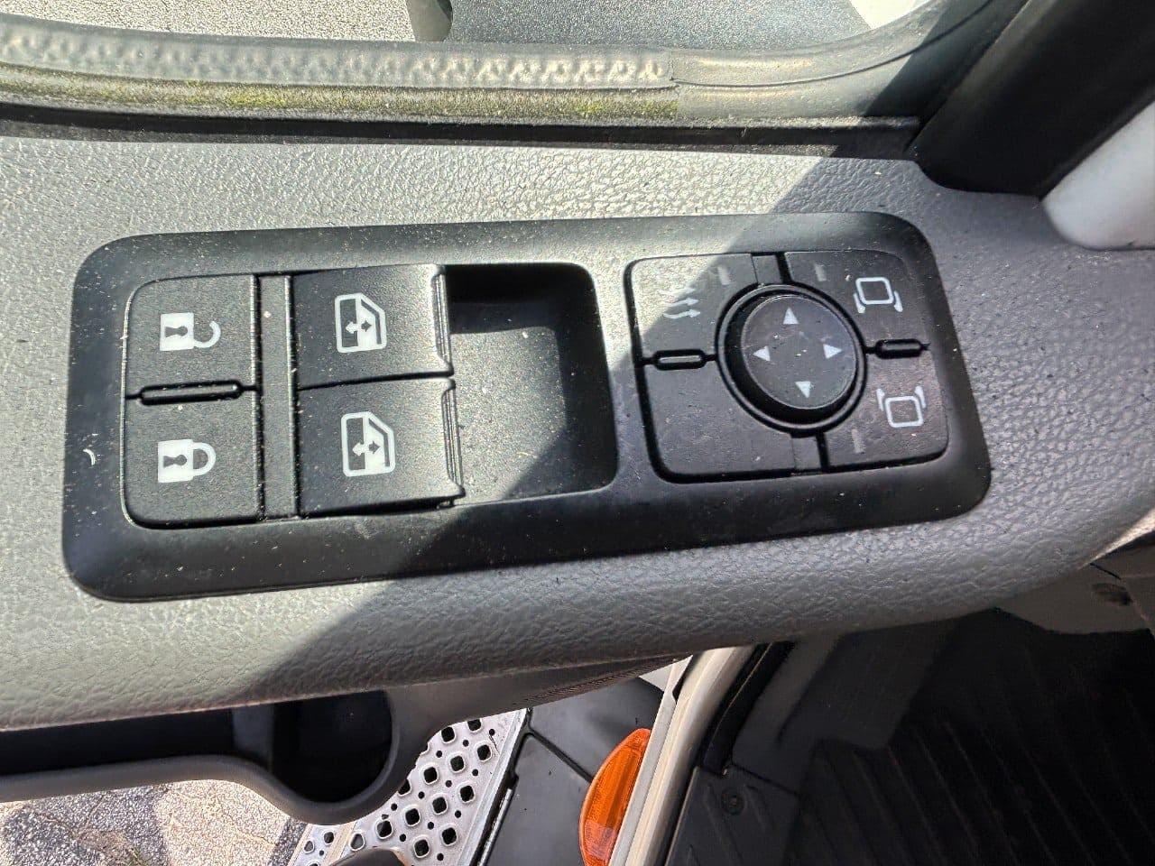 2018 International LT625 image 18