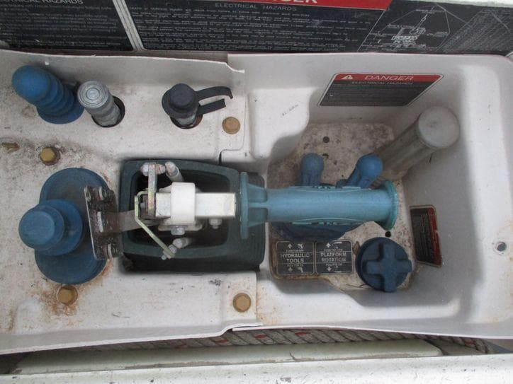 2017 Ford F-550 BUCKET TRUCK 92K MILES image 33