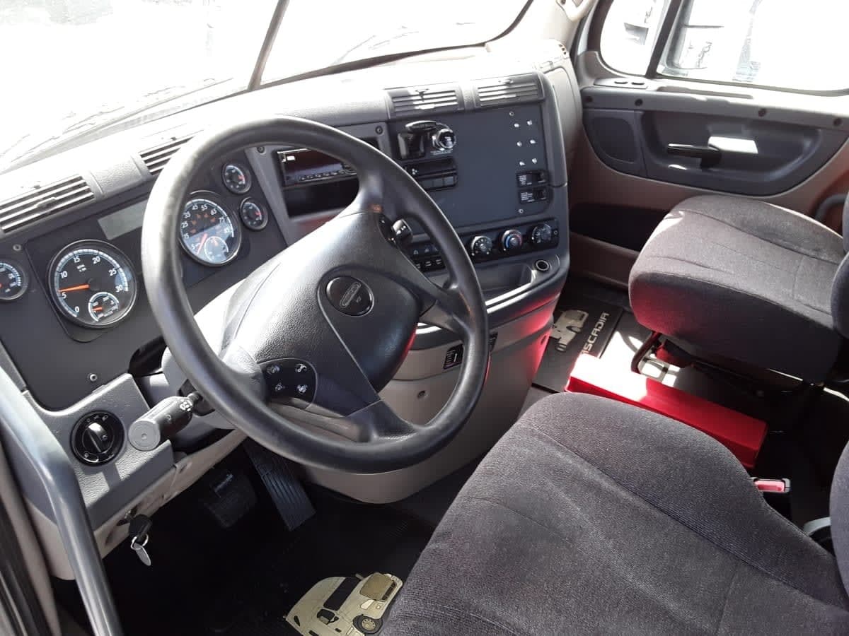Used 2019 FREIGHTLINER Conventional - Day Cab - CASCADIA 125 For Sale image 11